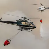 Helicópteros luchando contra incendios Helicópteros luchando contra incendios