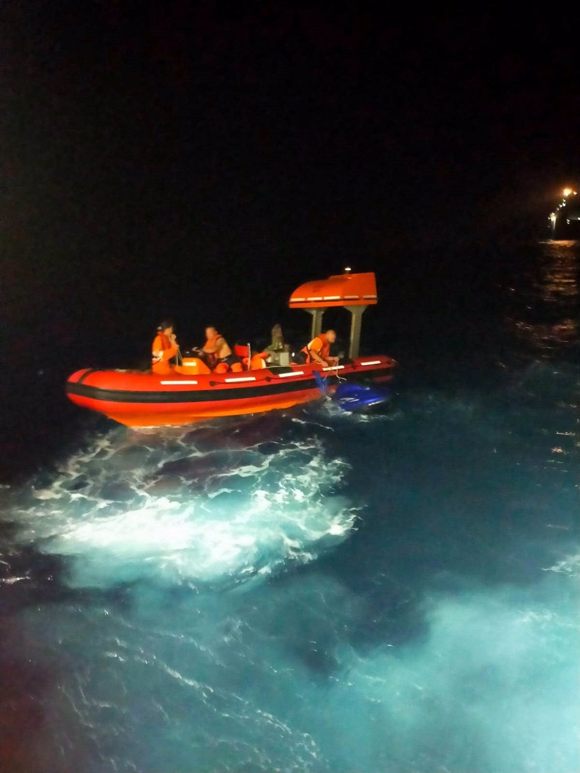 Rescatan a nueve inmigrantes en Cabo de Gata Rescatan a nueve inmigrantes en Cabo de Gata