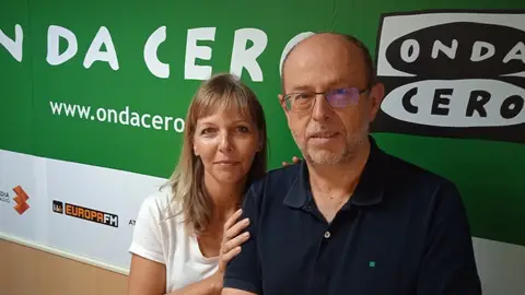 La presidenta del AMPA del Colegio Virgen de la Luz, Mari Ángeles Consuegra, con el vocal Juan José García La presidenta del AMPA del Colegio Virgen de la Luz, Mari Ángeles Consuegra, con el vocal Juan José García