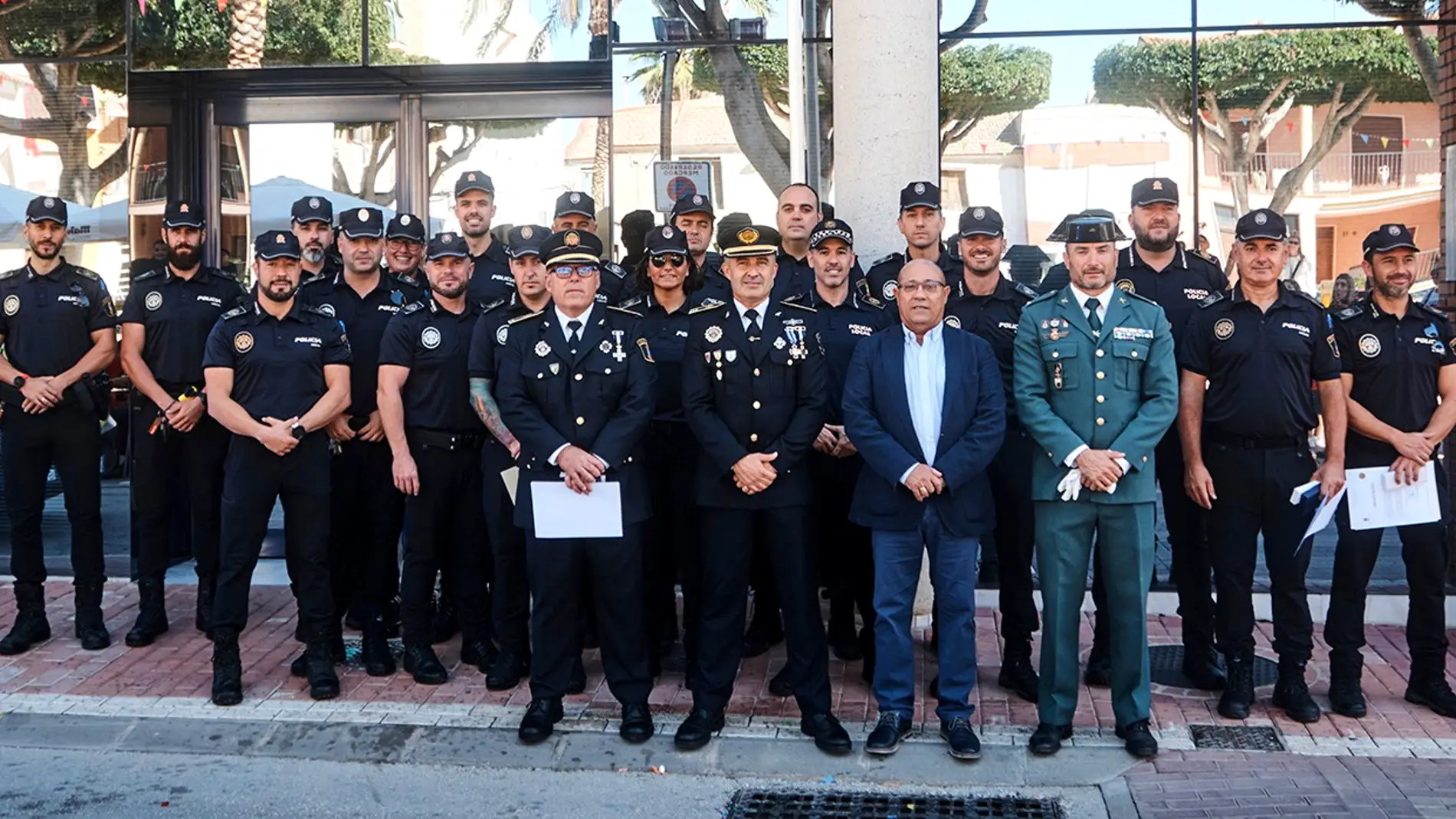 El Ayuntamiento de San Fulgencio dota de nuevos chalecos antibalas a los agentes de la Policía Local 