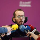 Echenique acusa al PSOE de "deslealtad" por "ocultar" la subida del gasto en defensa pero no romperán el Gobierno