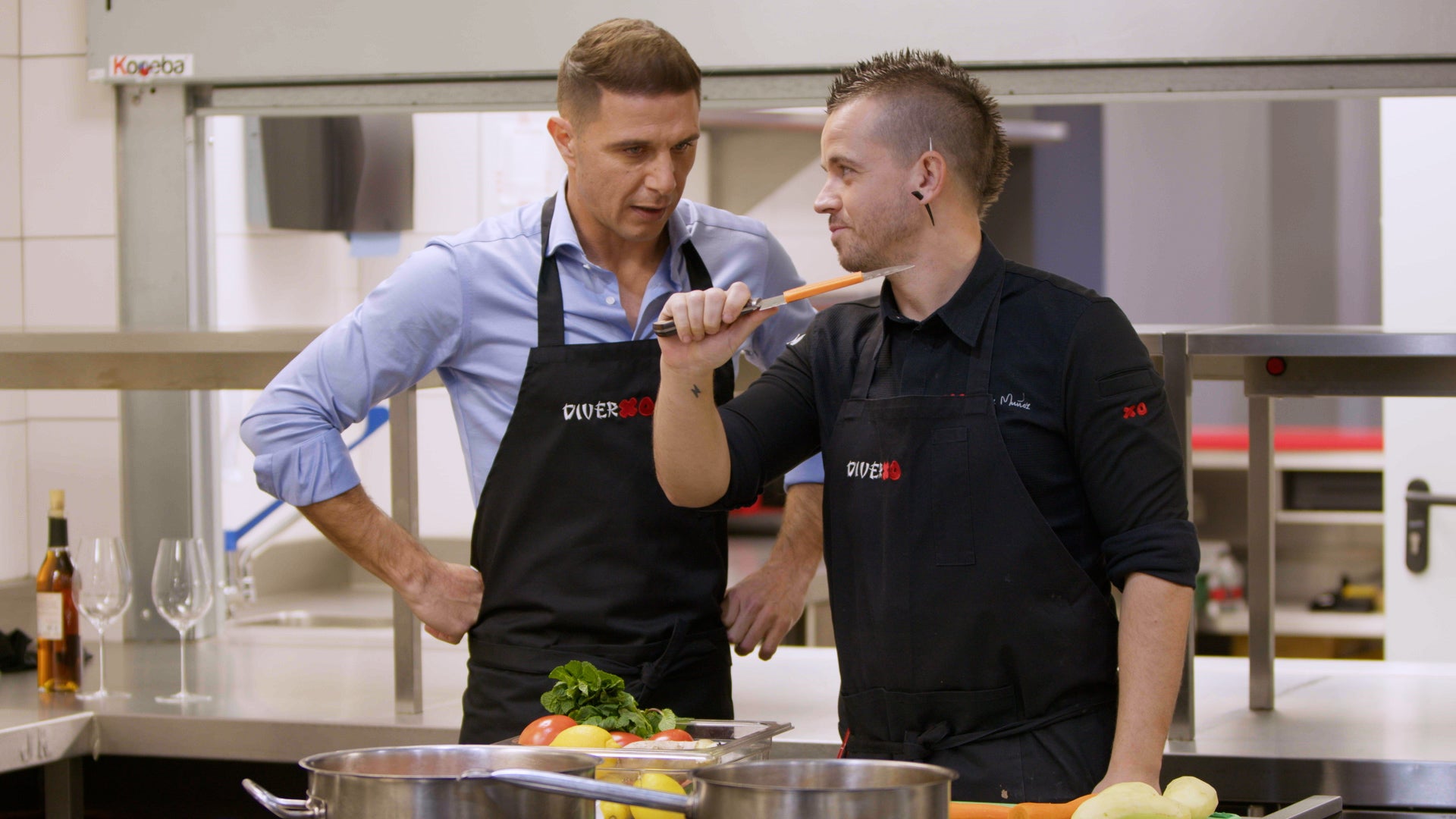 Dabiz Muñoz enseña a Joaquín a hacer el huevo frito perfecto en tan solo cuatro pasos Dabiz Muñoz enseña a Joaquín a hacer el huevo frito perfecto en tan solo cuatro pasos