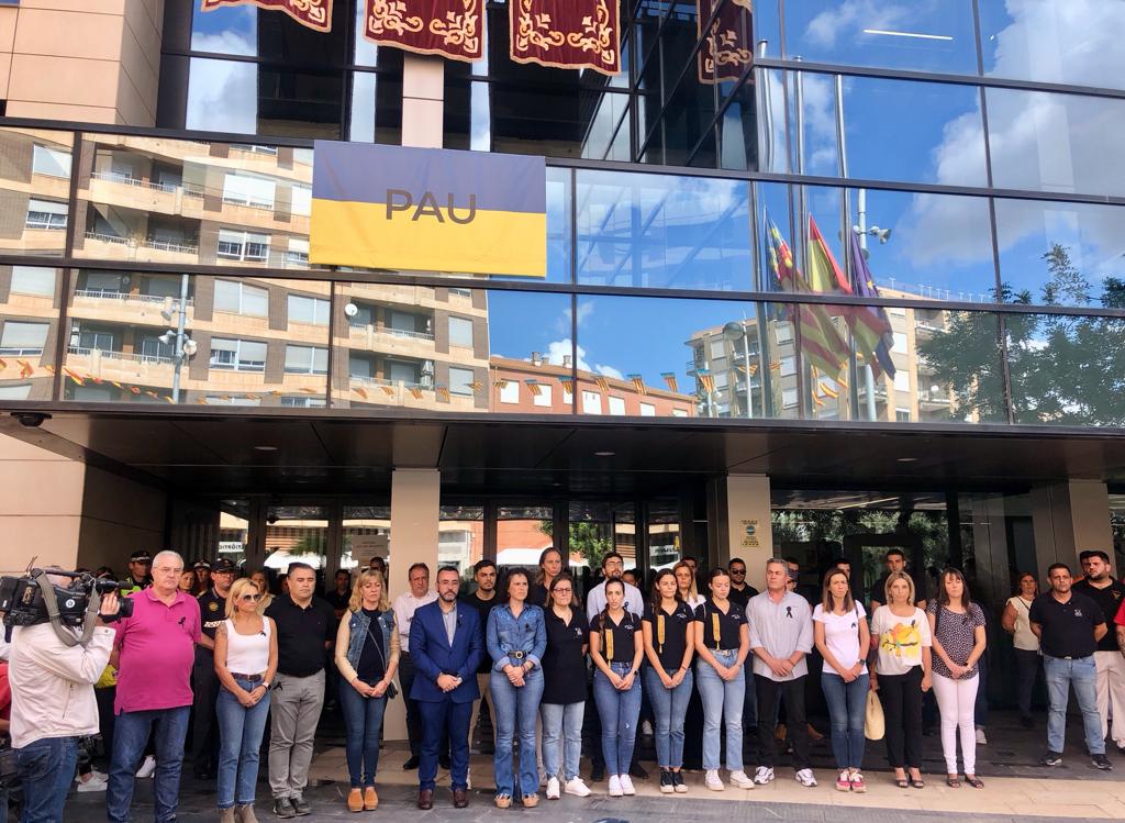 Minuto de silencio en Almassora tras el fallecimiento del hombre de Vila-real en els `bous al carrer´ Minuto de silencio en Almassora tras el fallecimiento del hombre de Vila-real en els `bous al carrer´
