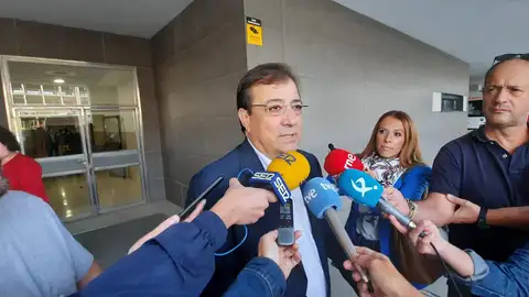 El presidente de la Junta, Guillermo Fernández Vara, atiende a los medios en BAdajoz - EUROPA PRESS El presidente de la Junta, Guillermo Fernández Vara, atiende a los medios en BAdajoz - EUROPA PRESS