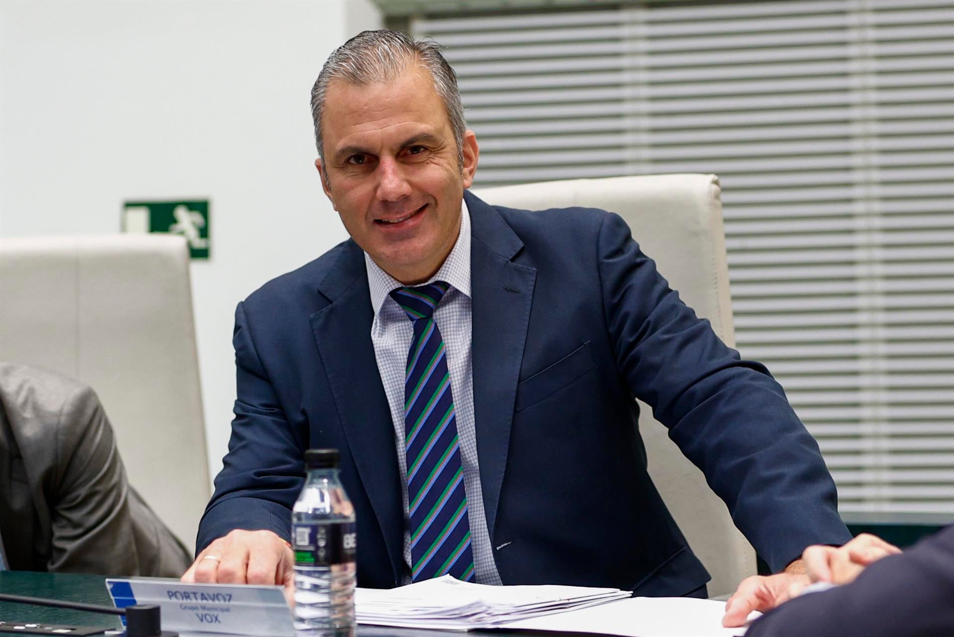 Ortega Smith deja la Secretaría General de Vox y volverá a ser candidato al Ayuntamiento de Madrid Ortega Smith deja la Secretaría General de Vox y volverá a ser candidato al Ayuntamiento de Madrid