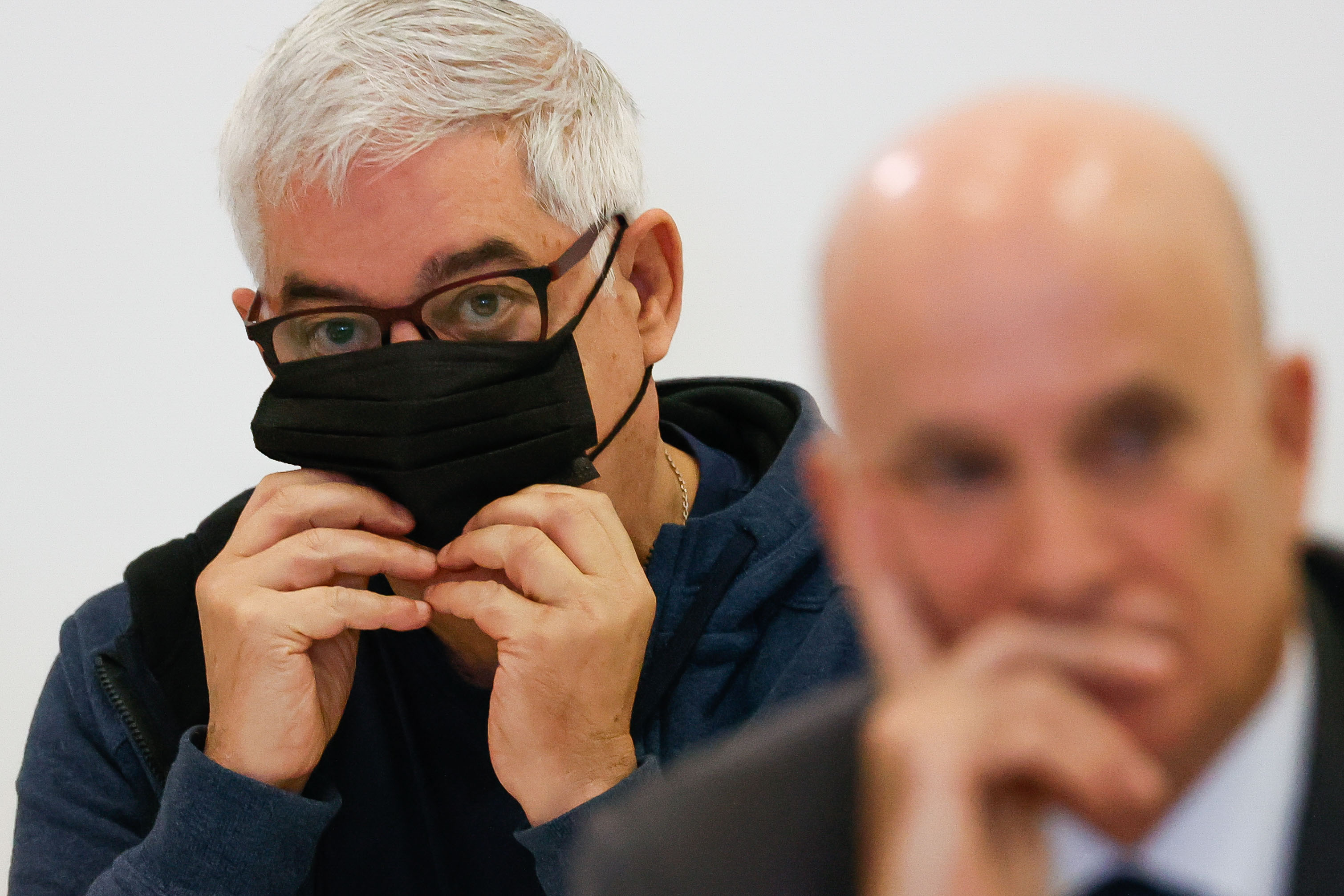 RENFE solicita " la máxima indulgencia" con el maquinista y ADIF pide la absolución de Andrés Cortabitarte RENFE solicita " la máxima indulgencia" con el maquinista y ADIF pide la absolución de Andrés Cortabitarte