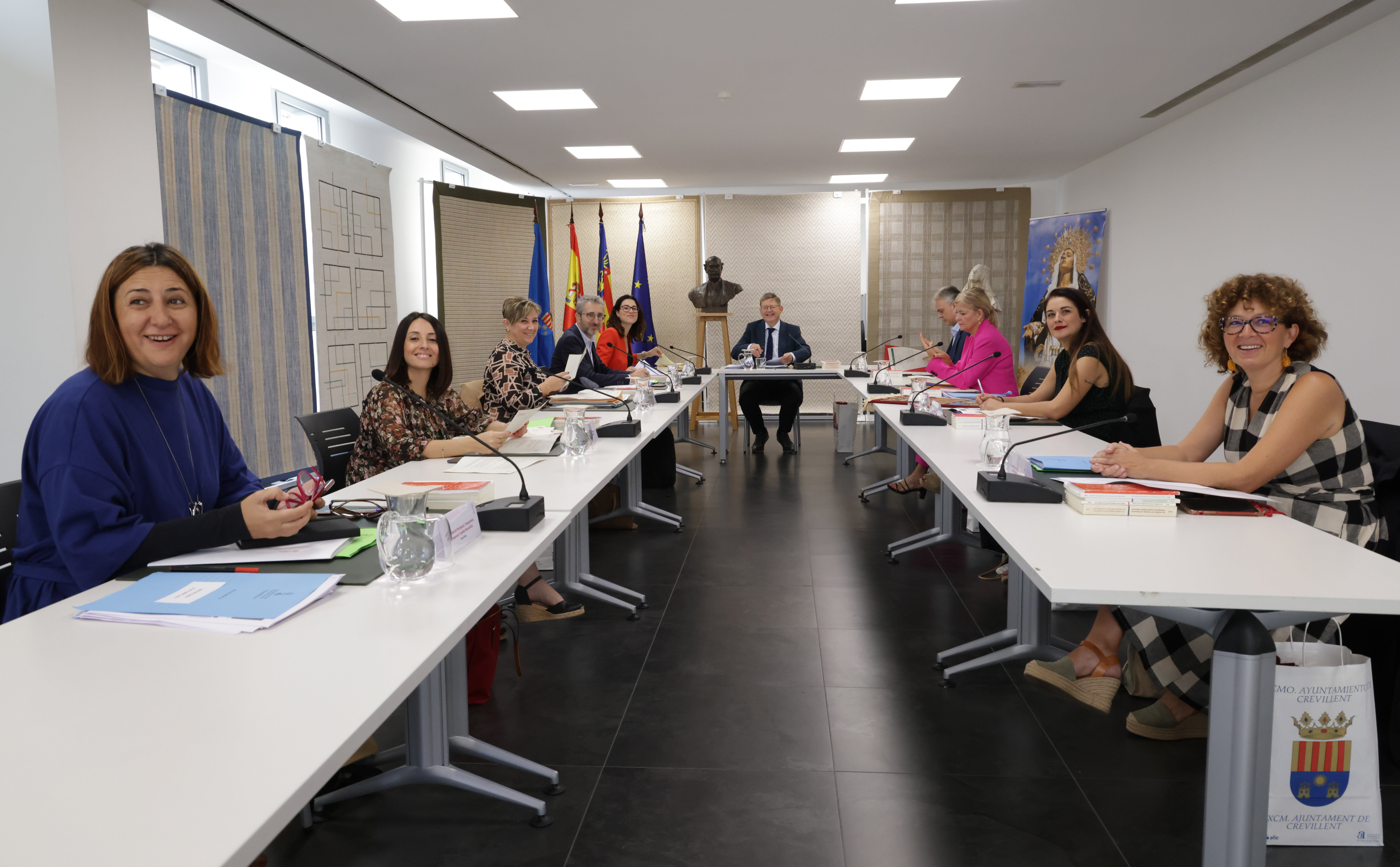 El Consell aprueba 13 millones de euros para ayudas del plan ‘Renhace’ de las que Crevillent recibirá 450.000 euros El Consell aprueba 13 millones de euros para ayudas del plan ‘Renhace’ de las que Crevillent recibirá 450.000 euros