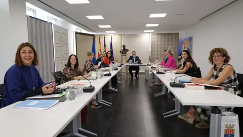 El pleno del Consell de la Generalitat Valenciana reunido en el Centre Jove 'Juan Antonio Cebrián' de Crevillent. El pleno del Consell de la Generalitat Valenciana reunido en el Centre Jove 'Juan Antonio Cebrián' de Crevillent.
