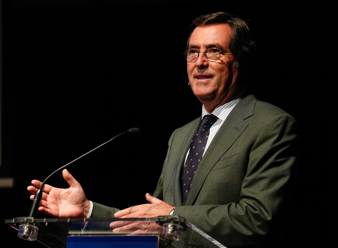 Enfado en la CEOE con la decisión del gobierno de subir las bases máximas de cotización: "Es inadmisible" Enfado en la CEOE con la decisión del gobierno de subir las bases máximas de cotización: "Es inadmisible"