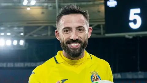 Morales celebra su hat-trick ante el Austria Morales celebra su hat-trick ante el Austria