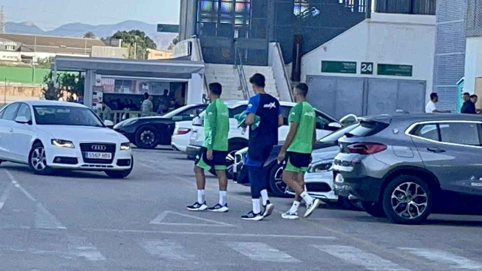 Eze Ponce, Lucas Boyé y Axel Werrner se dirigen al entrenamiento del Elche Eze Ponce, Lucas Boyé y Axel Werrner se dirigen al entrenamiento del Elche