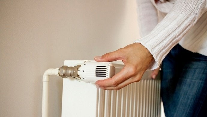 Bajar 4 grados la temperatura del agua caliente reduce la factura un 15% Bajar 4 grados la temperatura del agua caliente reduce la factura un 15%