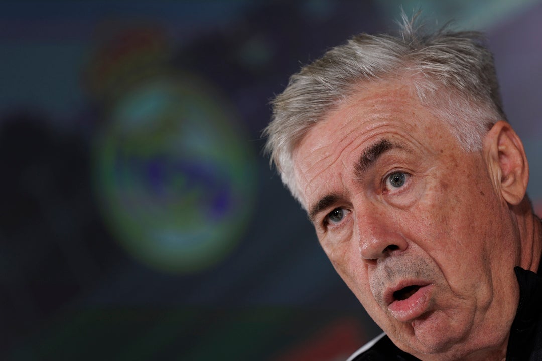 Ancelotti: "Benzema ha jugado dos partidos seguidos y está un poco cargado" Ancelotti: "Benzema ha jugado dos partidos seguidos y está un poco cargado"