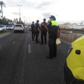 La Policía Local regula el tráfico en el lugar del accidente 