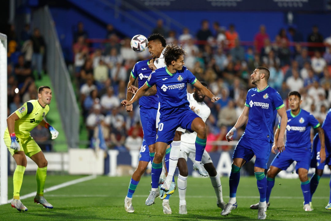 El Real Madrid recupera en Getafe el liderato de la Liga con un gol de Militao El Real Madrid recupera en Getafe el liderato de la Liga con un gol de Militao