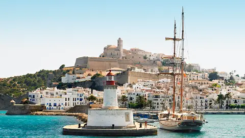 Dalt Vila, el recinto amurallado de la ciudad de Ibiza Dalt Vila, el recinto amurallado de la ciudad de Ibiza