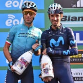 El español Alejandro Valverde y el italiano Vincenzo Nibali en el podio tras el Giro de Lombardía
