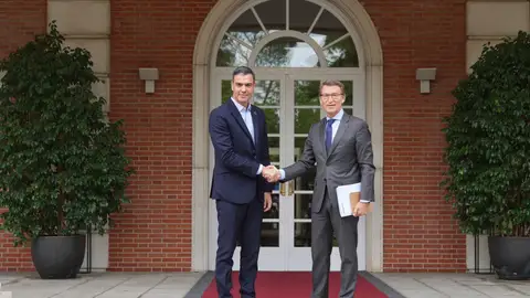 Pedro Sánchez y Feijóo se reúnen en Moncloa Pedro Sánchez y Feijóo se reúnen en Moncloa