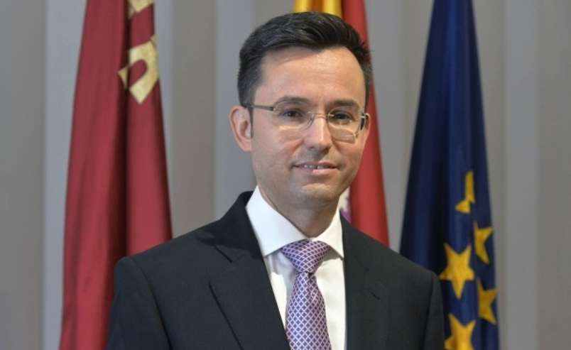 Pedro Soto, Catedrático de Economía: "Tanto Vélez como Miras tienen razón al valorar las cuentas del Estado" Pedro Soto, Catedrático de Economía: "Tanto Vélez como Miras tienen razón al valorar las cuentas del Estado"