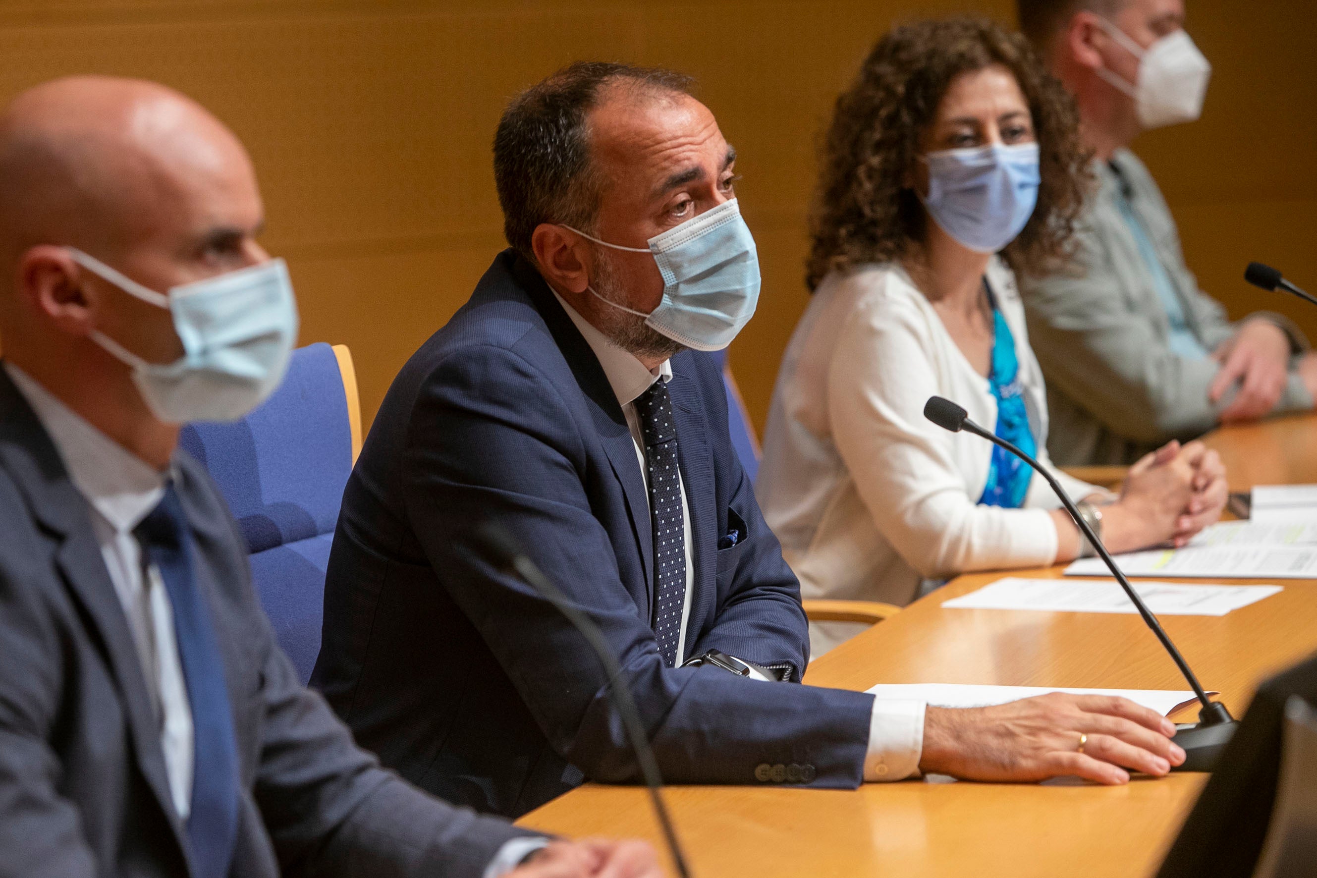 La Xunta garantiza la vacunación en los centros de salud a las personas que no puedan acudir a los centros masivos La Xunta garantiza la vacunación en los centros de salud a las personas que no puedan acudir a los centros masivos