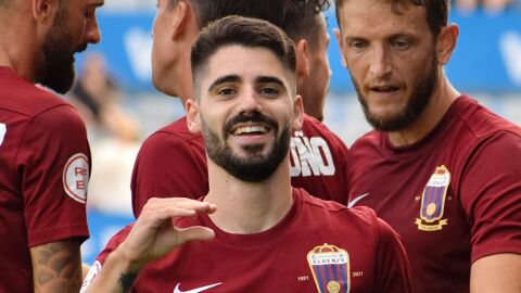 Los futbolistas del Eldense celebran un gol frente al Sabadell. Los futbolistas del Eldense celebran un gol frente al Sabadell.