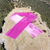 Lazo rosa sobre las "Tetas de Viana".