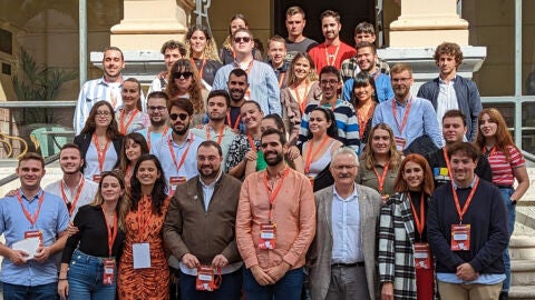 Barb&oacute;n con los participantes en el encuentro de Juventudes Socialistas