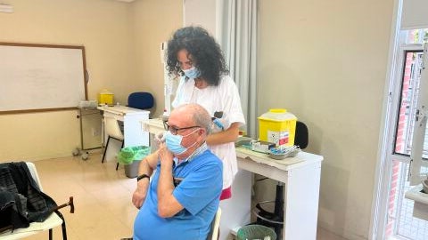 Los Centros de Salud empiezan a vacunar a mayores de 80 a&ntilde;os