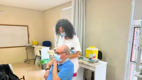 Los Centros de Salud empiezan a vacunar a mayores de 80 años Los Centros de Salud empiezan a vacunar a mayores de 80 años