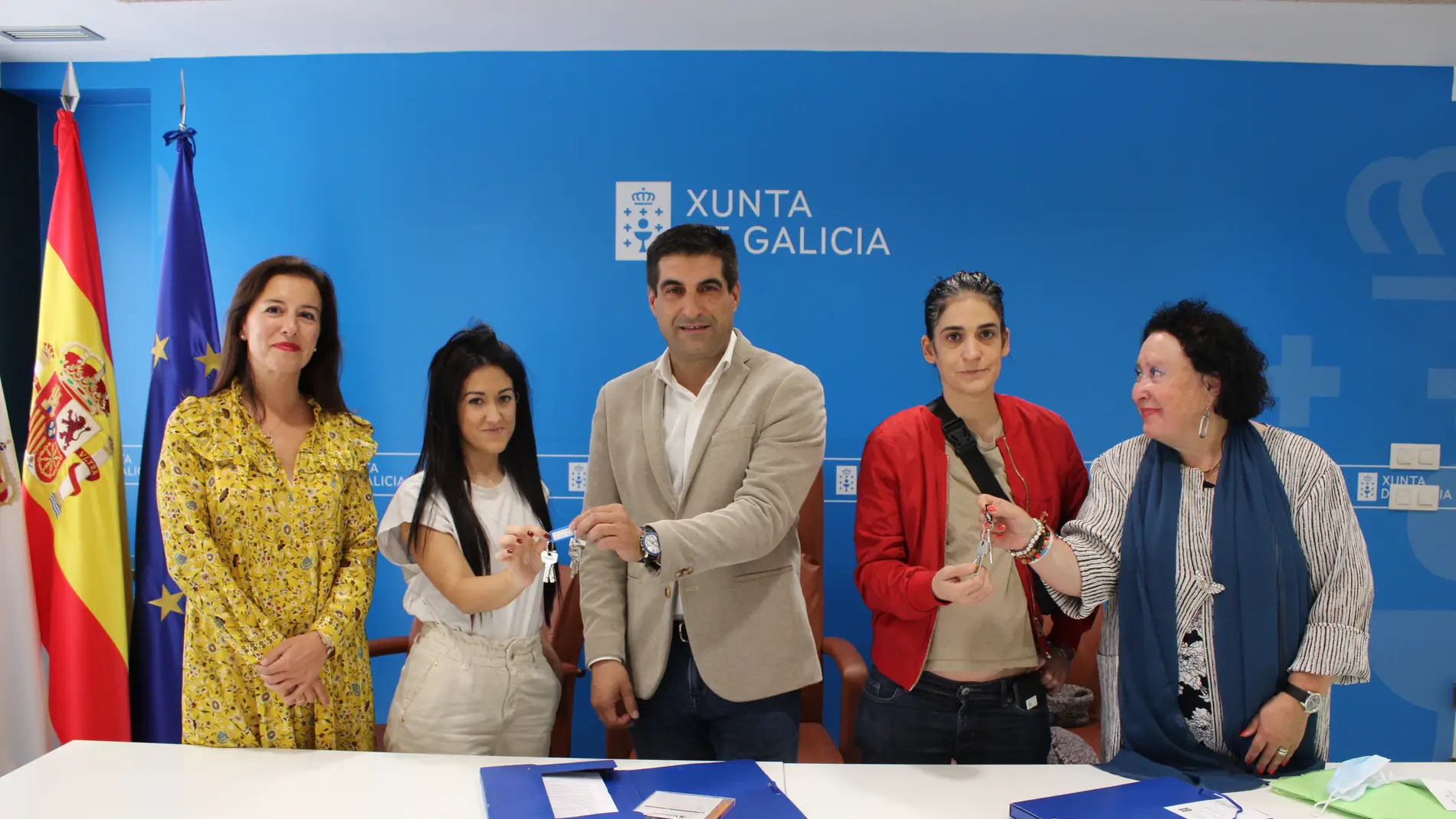 A Xunta adxudica dúas viviendas públicas en Castro Caldelas e Ourense