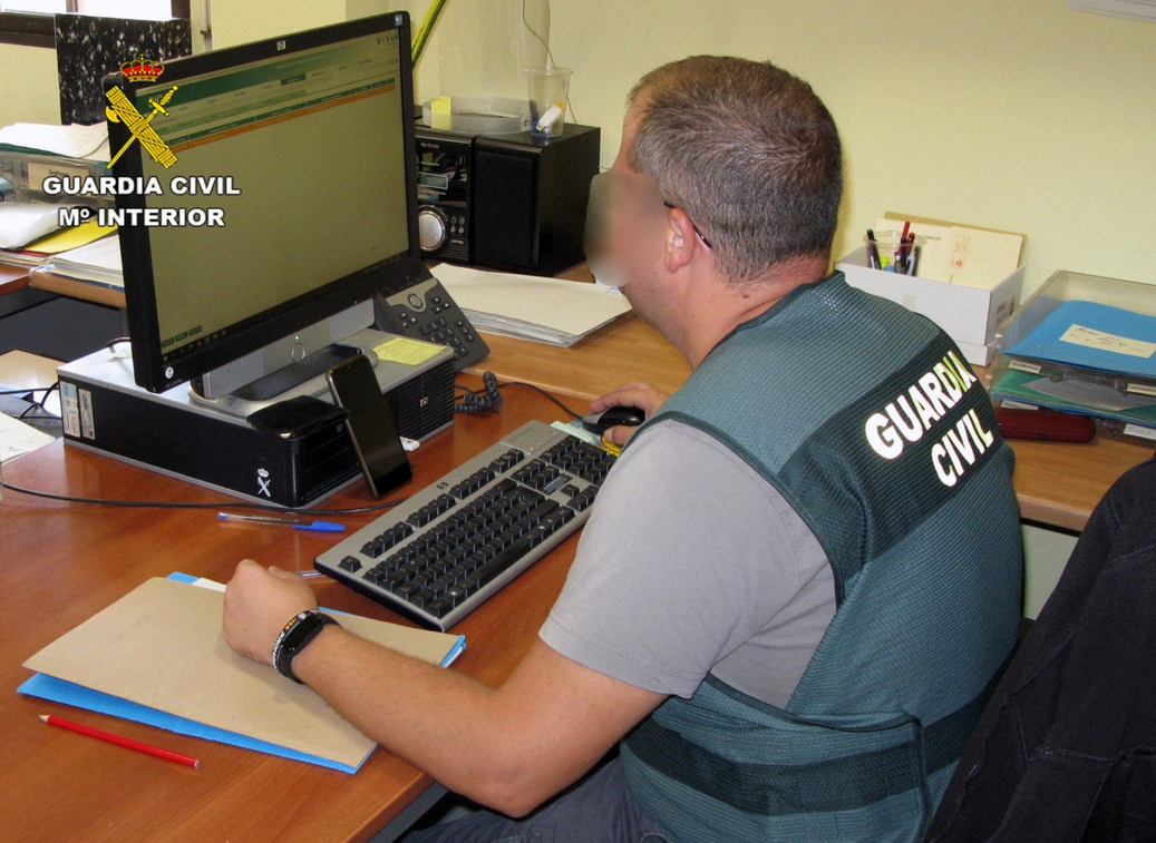 La Guardia Civil desmantela un grupo criminal dedicado a estafas a través de clínicas dentales La Guardia Civil desmantela un grupo criminal dedicado a estafas a través de clínicas dentales