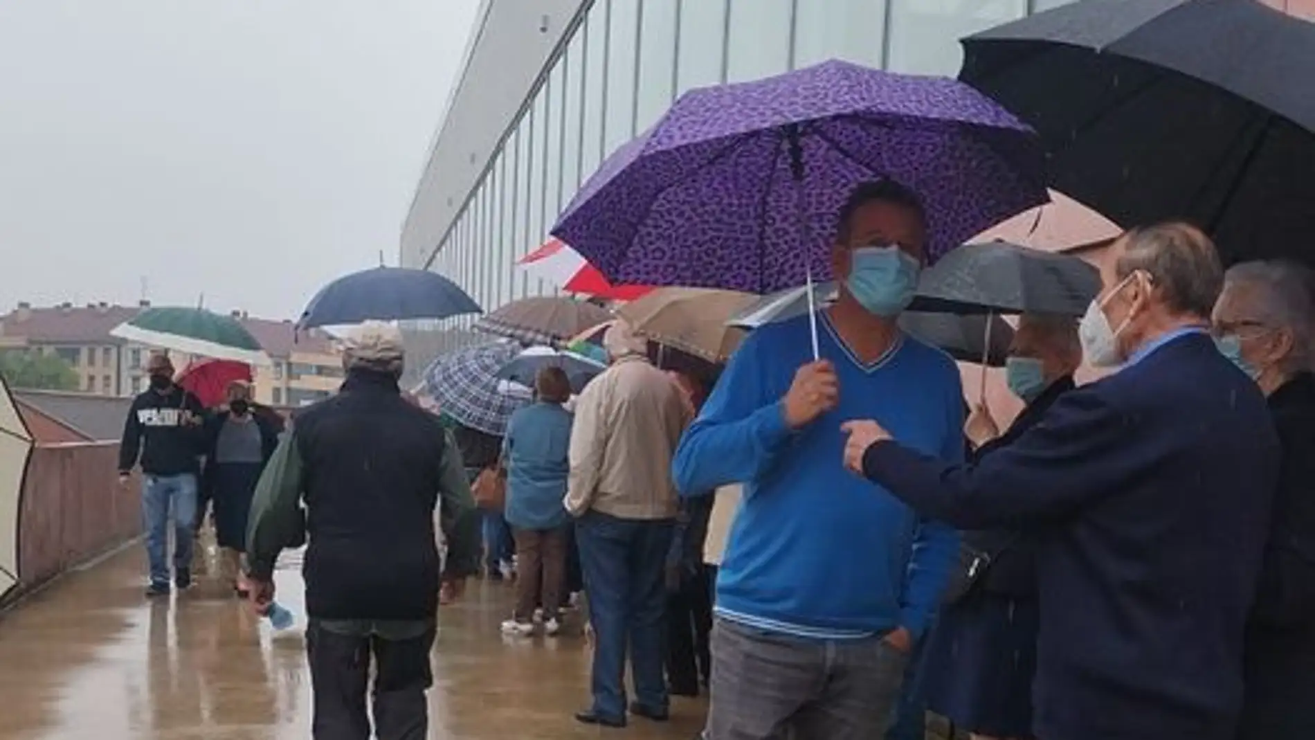 Caos en el primer día de vacunación de la gripe en Gijón
