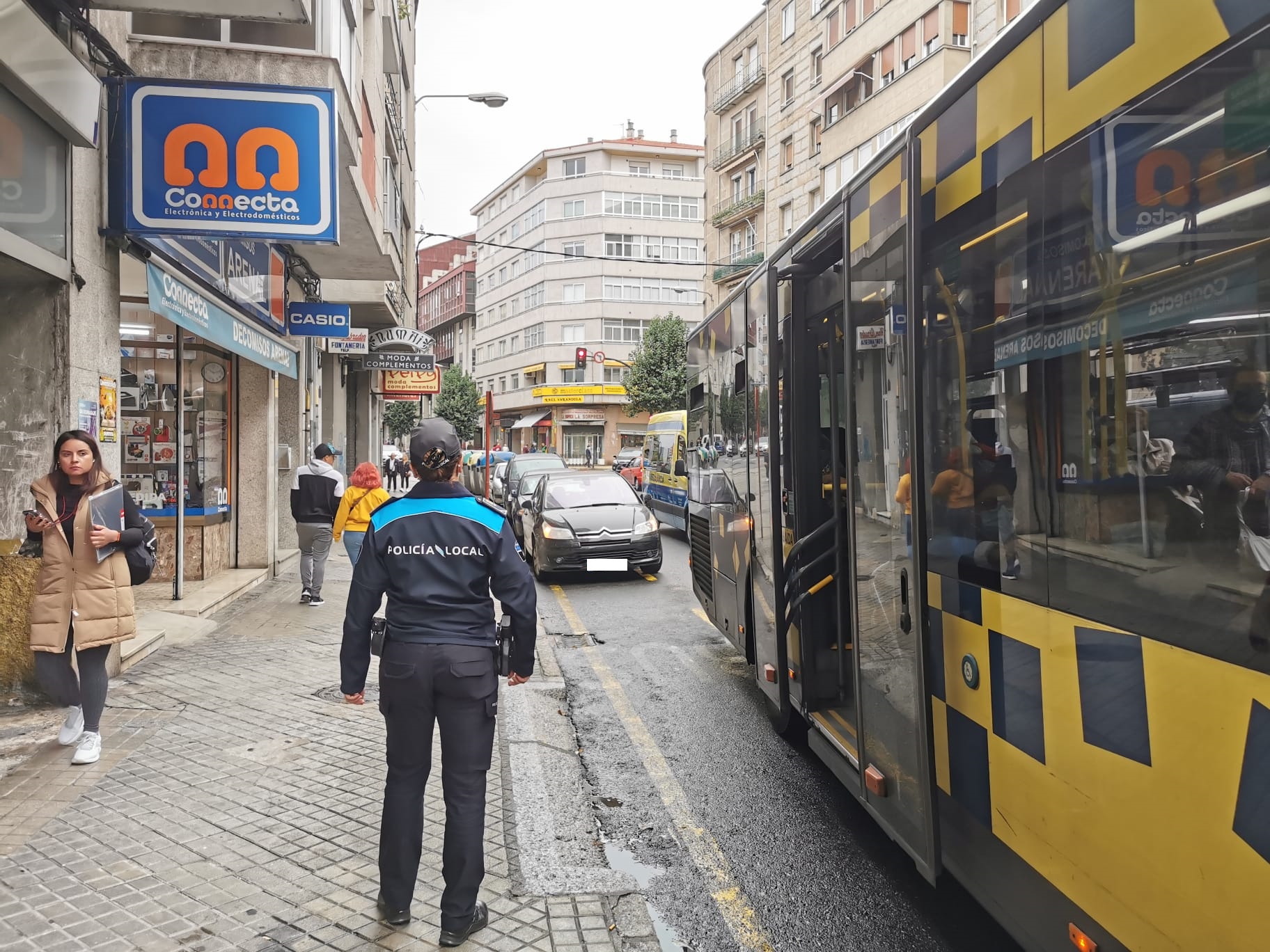Iniciase a campaña sancionadora de vehículos que estacionen nas paradas de bús Iniciase a campaña sancionadora de vehículos que estacionen nas paradas de bús