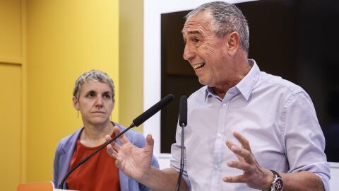 El portavoz de Compromís en el Congreso, Joan Baldoví, con la síndica en Les Corts, Papi Robles.