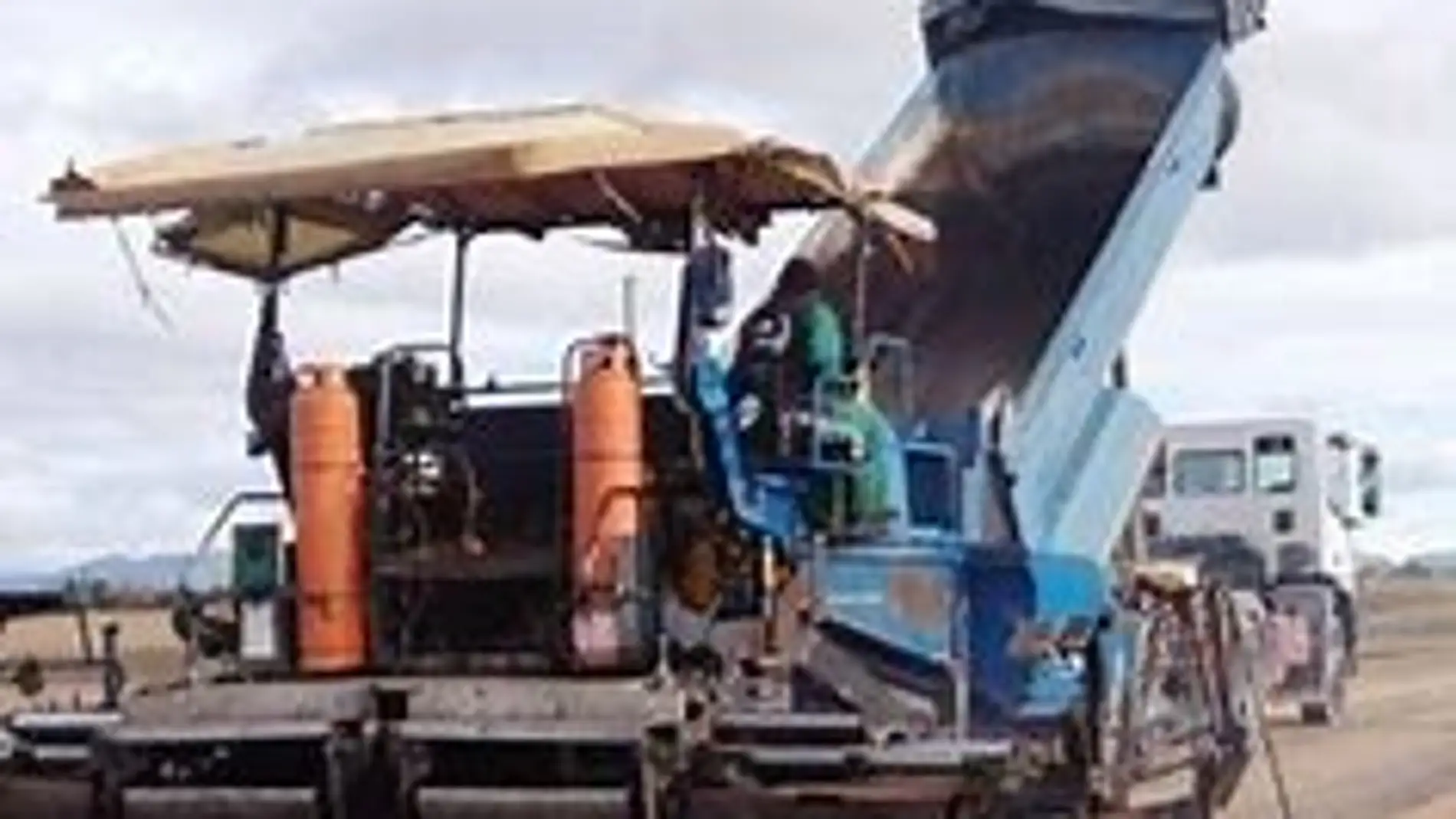 PARA ARREGLAR OCHO CARRETERAS PARA ARREGLAR OCHO CARRETERAS