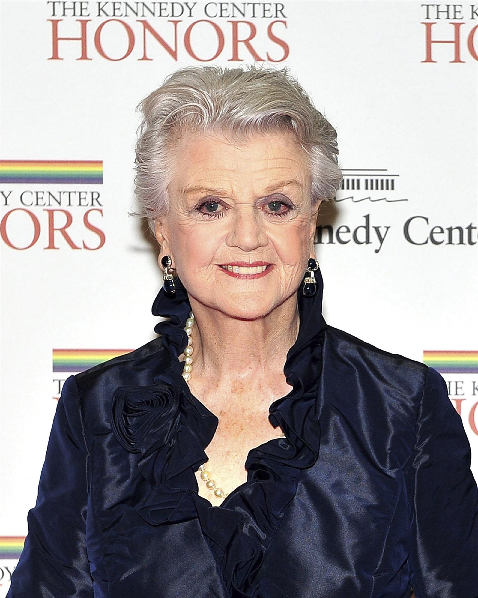 Muere a los 96 años la actriz Angela Lansbury, protagonista de la serie 'Se ha escrito un crimen' Muere a los 96 años la actriz Angela Lansbury, protagonista de la serie 'Se ha escrito un crimen'