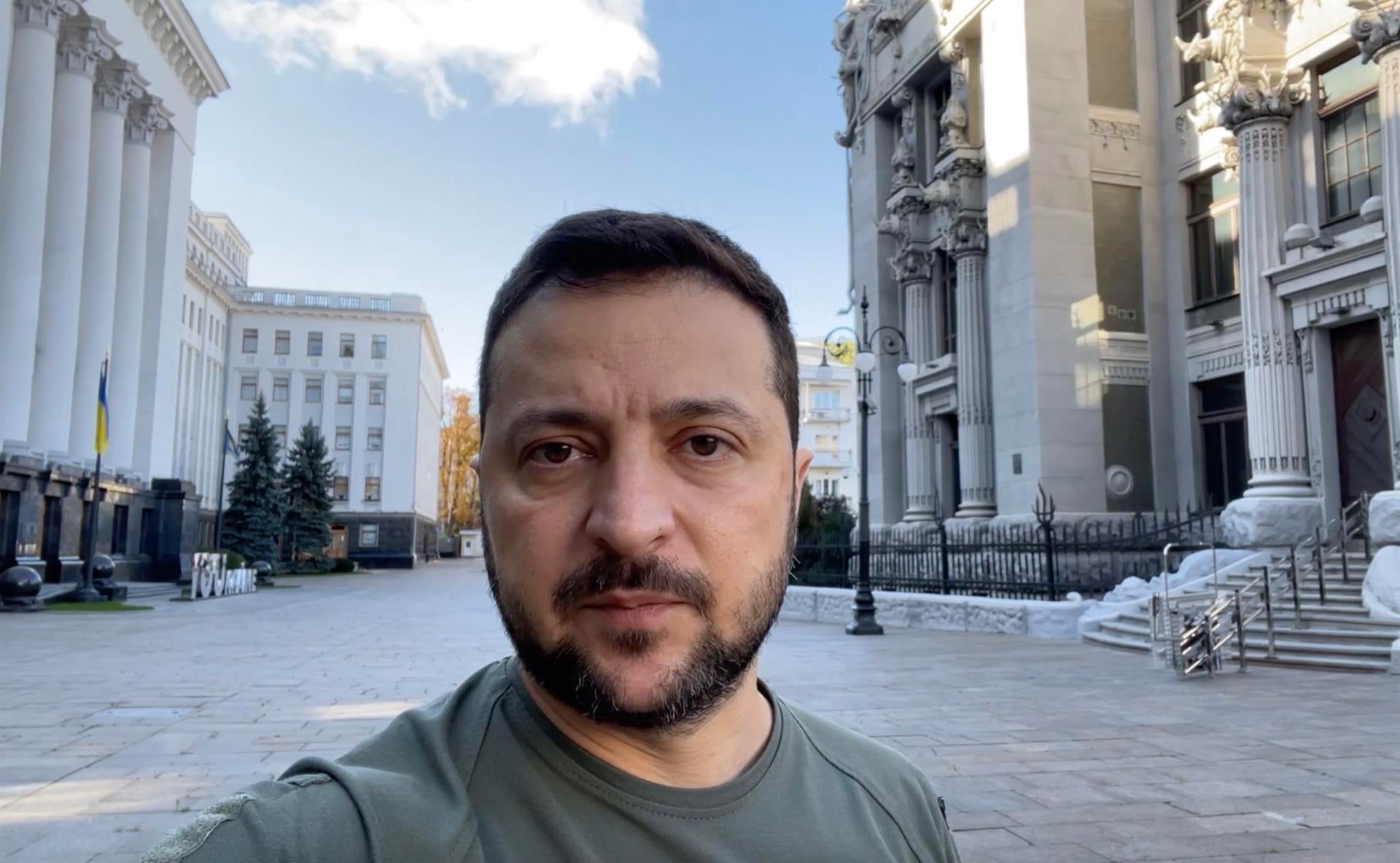 Zelenski afirma que Ucrania "no puede ser intimidada" por los bombardeos rusos Zelenski afirma que Ucrania "no puede ser intimidada" por los bombardeos rusos