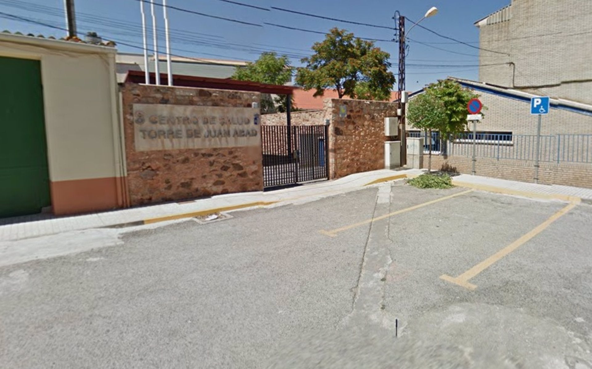 Un hombre acude al centro de salud de Torre de Juan Abad con una herida por arma de fuego en el pecho Un hombre acude al centro de salud de Torre de Juan Abad con una herida por arma de fuego en el pecho