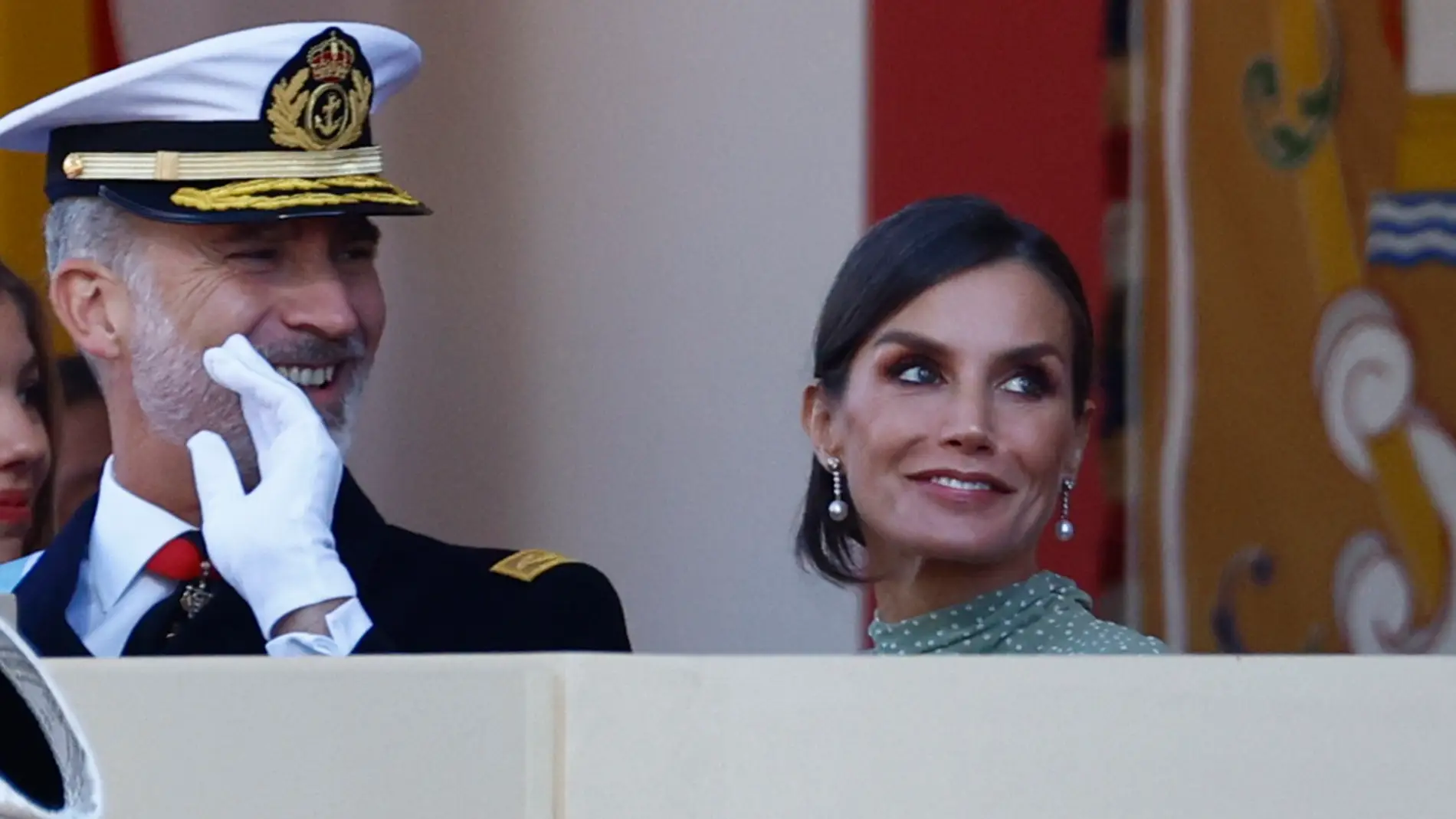 La reina Letizia, junto al rey Felipe VI en el desfile del 12 de octubre