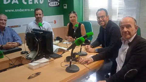 Juan Antonio Alberdi, Jose navarro, Héctor Díez y el profesor José Ruiz con Mayte Vilaseca Juan Antonio Alberdi, Jose navarro, Héctor Díez y el profesor José Ruiz con Mayte Vilaseca