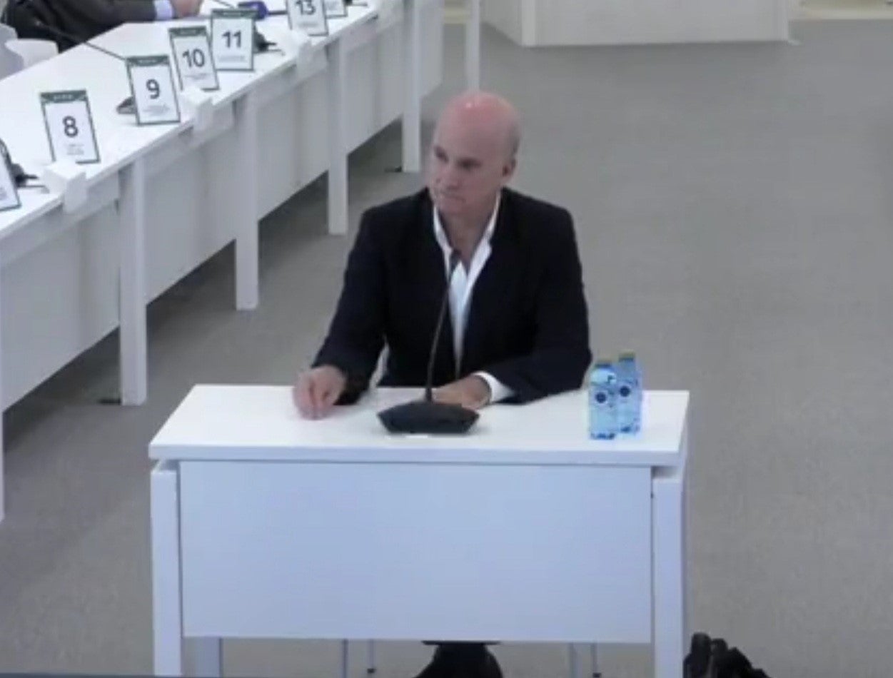 La Audiencia Provincial de A Coruña absuelve al exdirector de Seguridad en la Circulación de ADIF por el accidente de Angrois La Audiencia Provincial de A Coruña absuelve al exdirector de Seguridad en la Circulación de ADIF por el accidente de Angrois