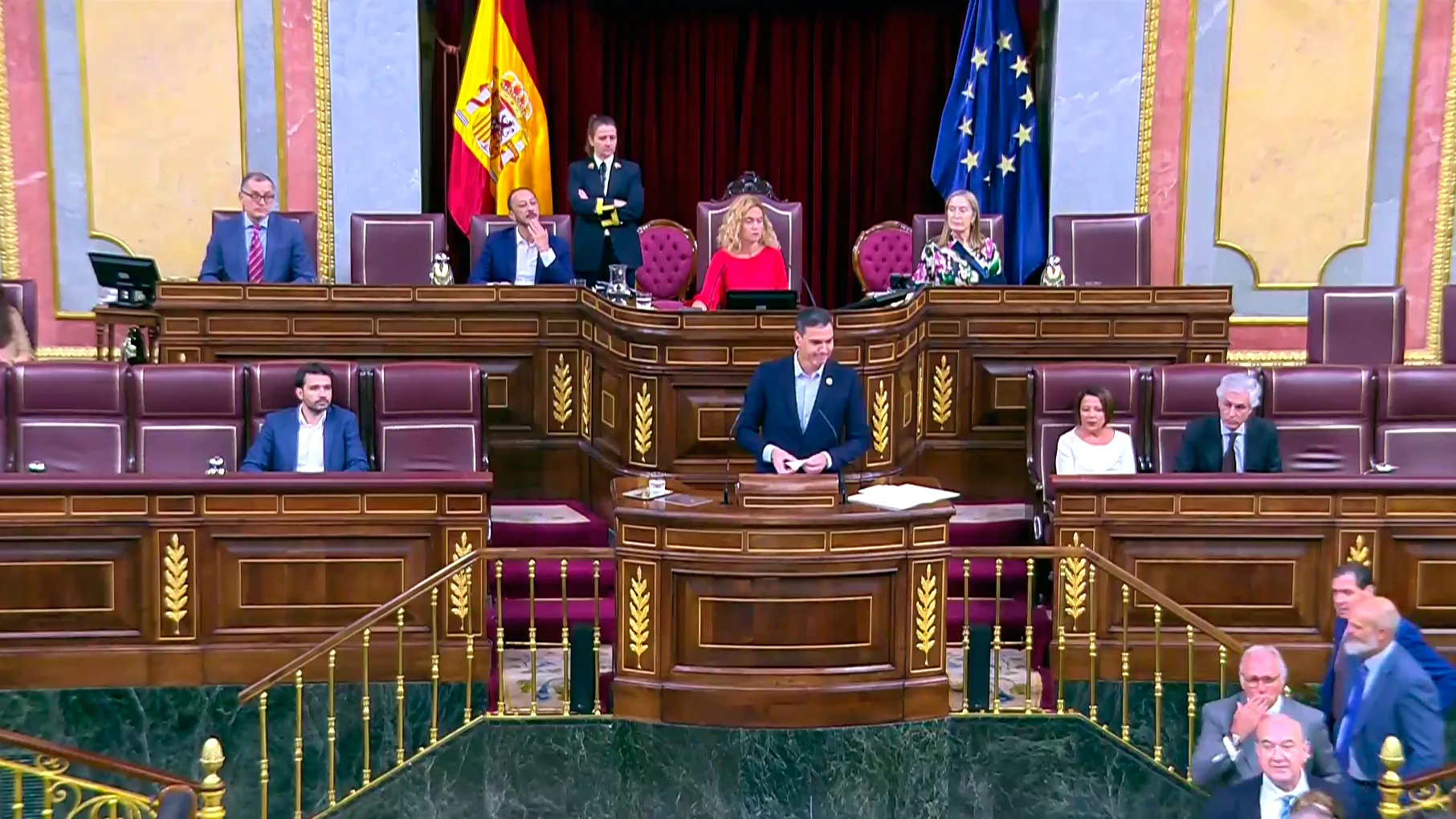 Los diputados de Vox interrumpen a Sánchez Los diputados de Vox interrumpen a Sánchez