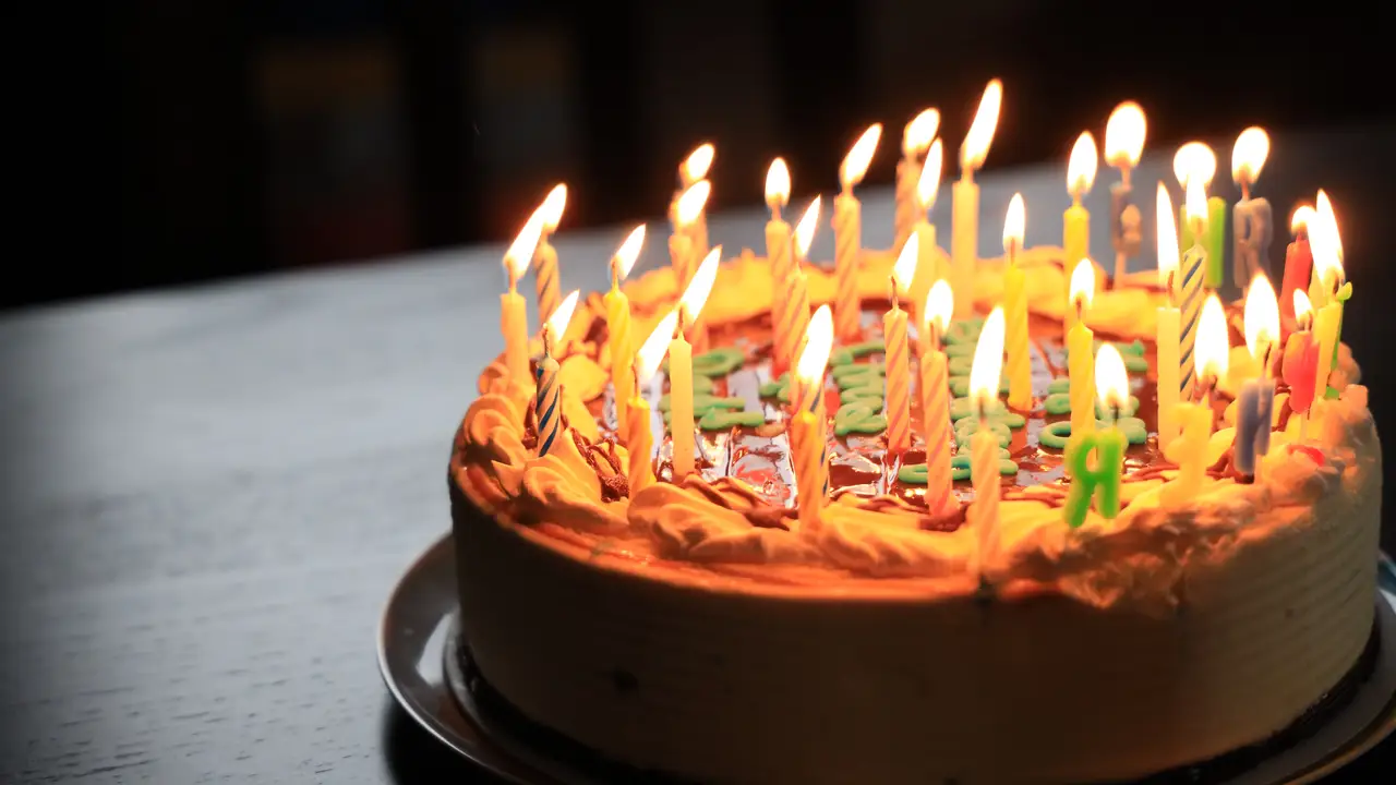 Una tarta de cumpleaños Una tarta de cumpleaños