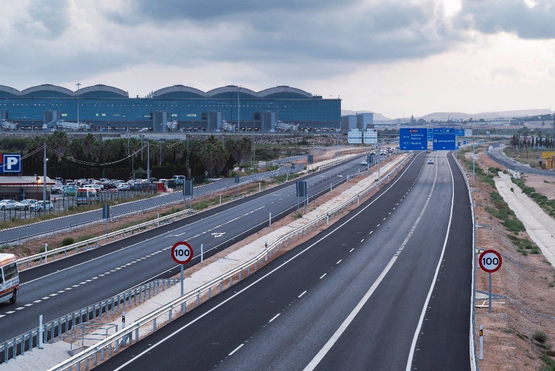 La FOPA distingue con su premio Mejor Obra la duplicación de calzada de la carretera N-338 de acceso al Aeropuerto Alicante-Elche La FOPA distingue con su premio Mejor Obra la duplicación de calzada de la carretera N-338 de acceso al Aeropuerto Alicante-Elche