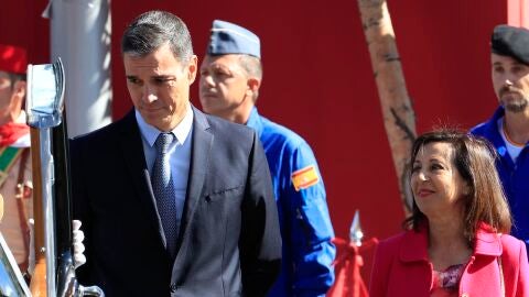 Tertulia: &iquest;Lleg&oacute; S&aacute;nchez tarde aposta al desfile para evitar los abucheos?