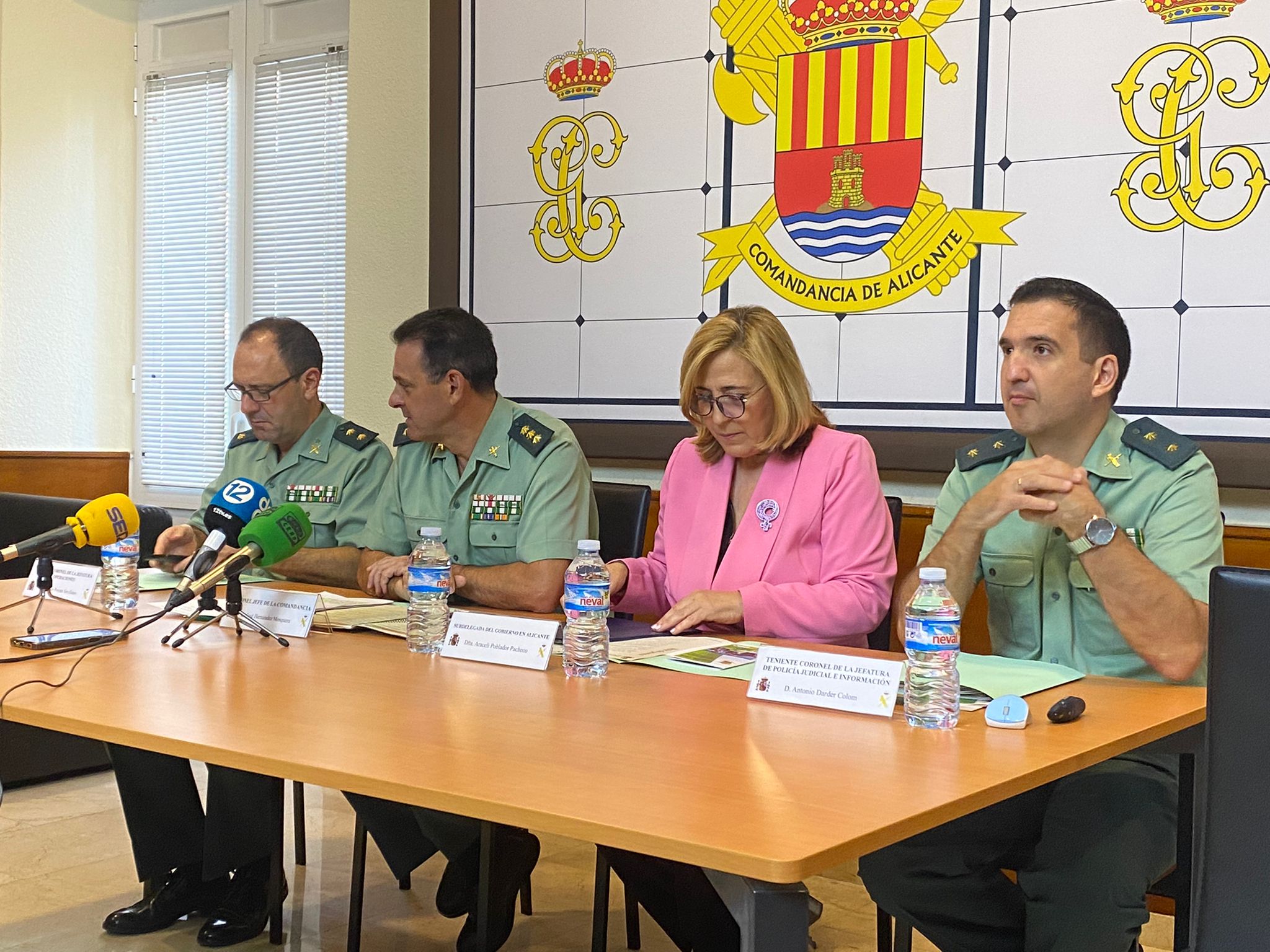 La Guardia Civil de Alicante presenta la Carta de Servicios de la Comandancia, por el cual asume el reto de mejorar el servicio que da a los ciudadanos La Guardia Civil de Alicante presenta la Carta de Servicios de la Comandancia, por el cual asume el reto de mejorar el servicio que da a los ciudadanos