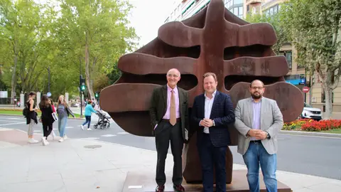 La Avenida de España se inunda de "Esculturas Monumentales" La Avenida de España se inunda de "Esculturas Monumentales"