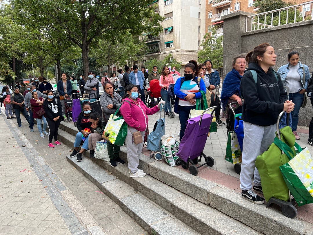 La pobreza aumenta en España: casi la mitad de la población vive al límite y el 21 % no llega a fin de mes La pobreza aumenta en España: casi la mitad de la población vive al límite y el 21 % no llega a fin de mes