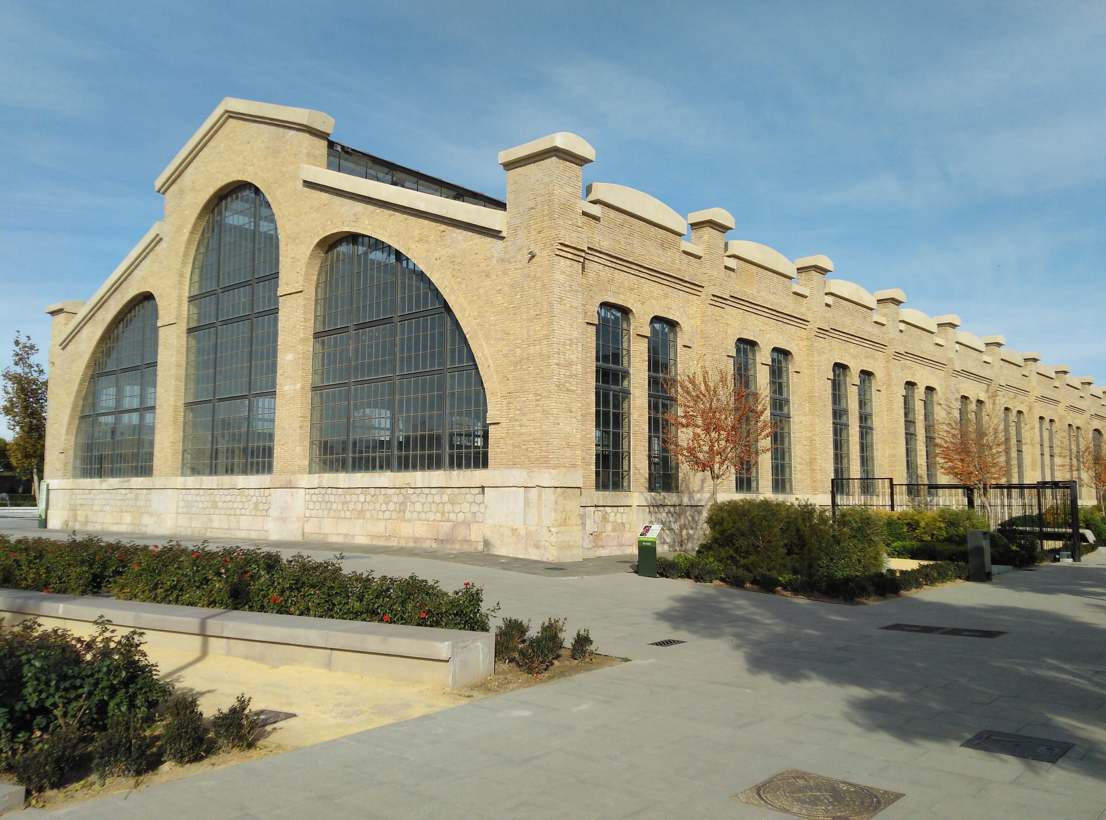 El Ayuntamiento licita las obras del polideportivo previsto en una de las naves del Parque Central El Ayuntamiento licita las obras del polideportivo previsto en una de las naves del Parque Central