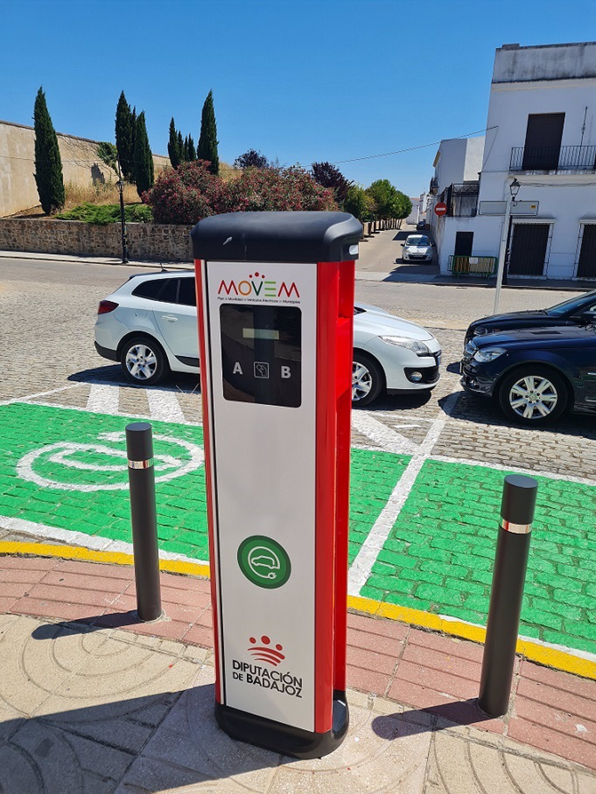 La Diputación de Badajoz pone en marcha un nuevo punto de recarga para vehículos eléctricos en Olivenza La Diputación de Badajoz pone en marcha un nuevo punto de recarga para vehículos eléctricos en Olivenza